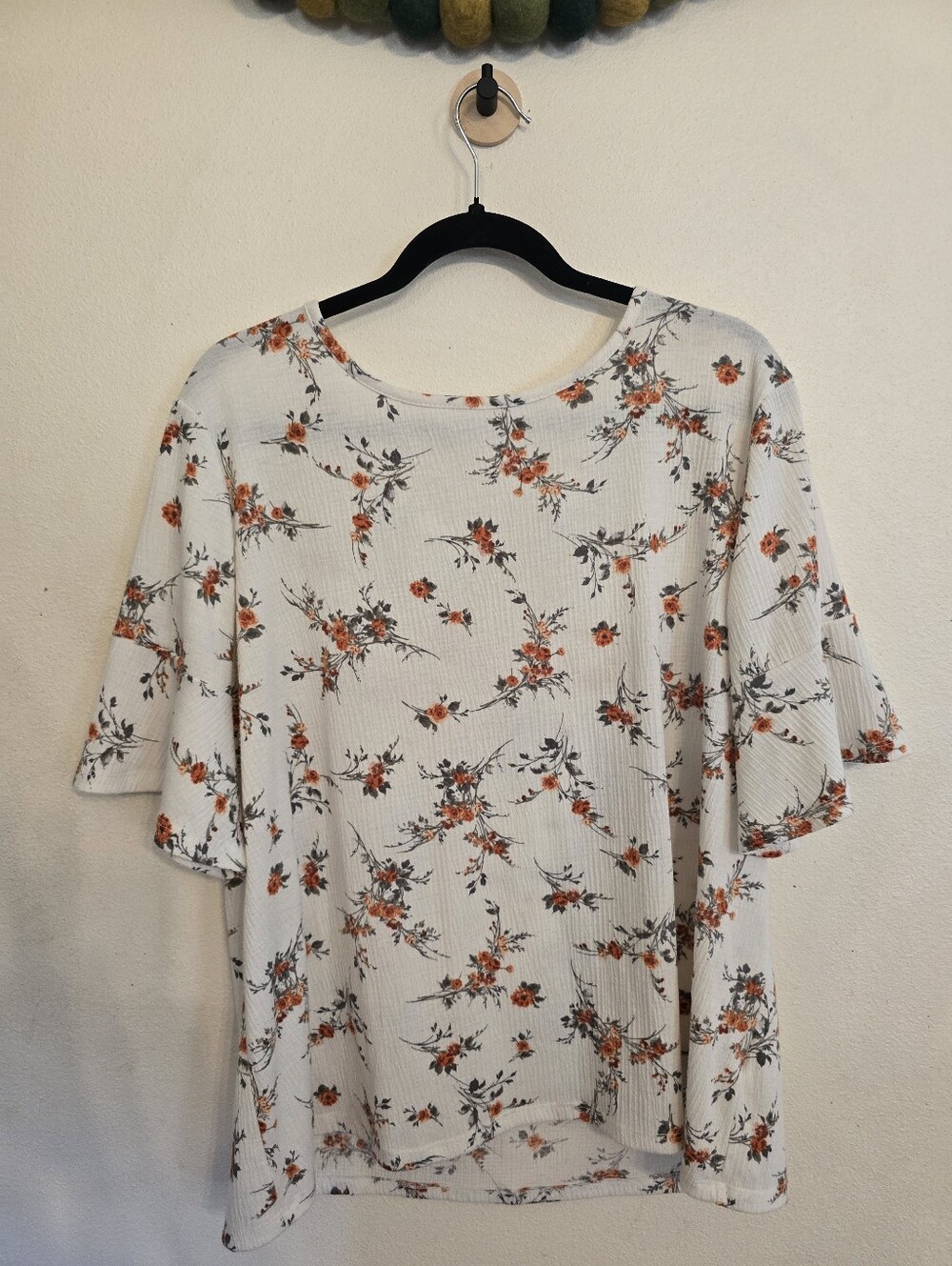 LC Lauren Conrad Size XL Bell Sleeve Textured Floral White Pleasant Blouse